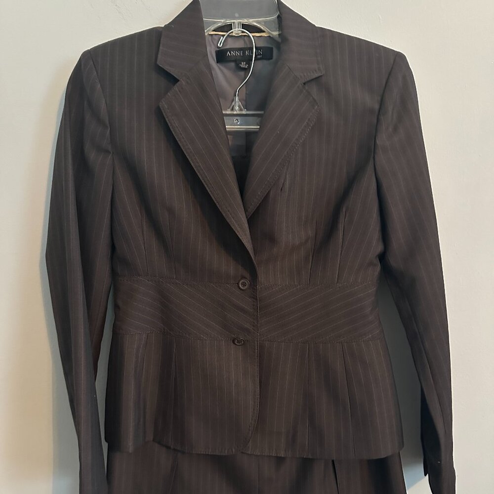 Anne Klein Skirt Suit Lightweight Wool Blend  In Gray Pinstripe Size  2P